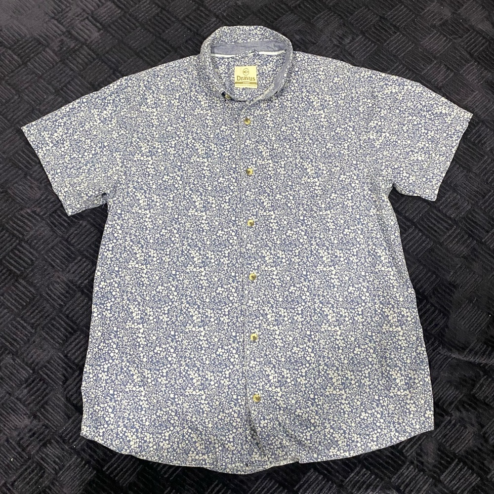 Large Dravus short sleeve button up. Shirt is light blue/blue w/ Floral patterns